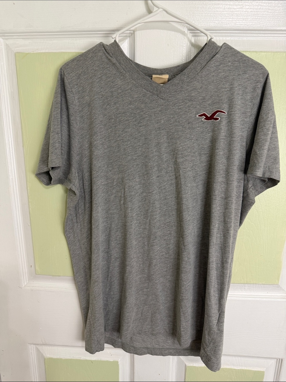 (2452) Hollister Gray V-Neck Tee with Maroon Logo, Size: CL